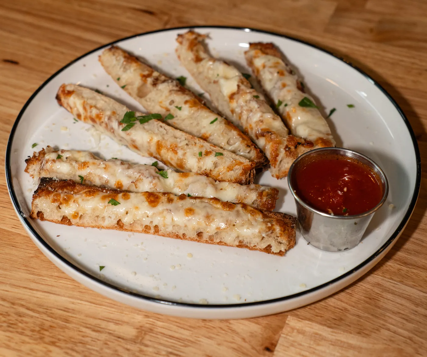 Garlic parm bread sticks with marinara